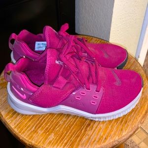 Nike women’s running shoe - fuchsia